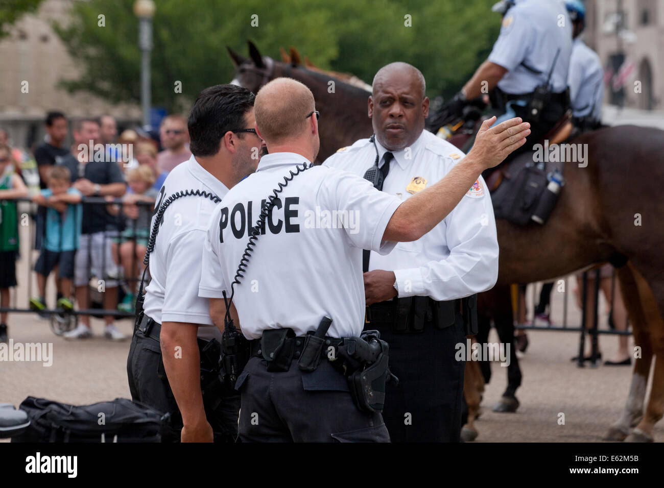 US-Geheimdienst Uniformierte Polizei bei einem Protest vor dem weißen Haus - Washington, DC USA Stockfoto