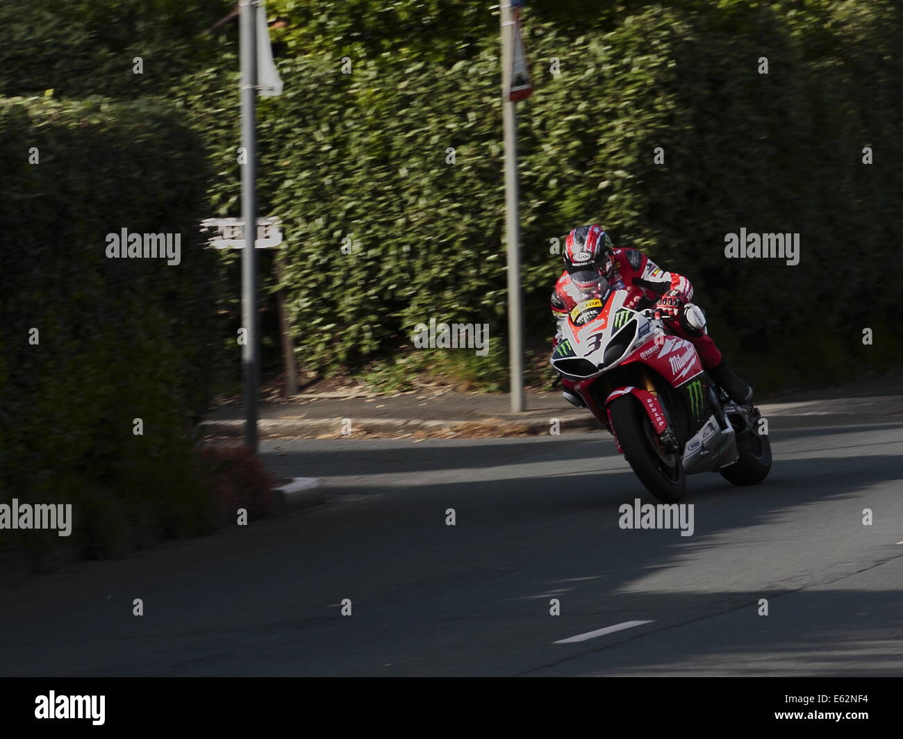 Ian Hutchinson Reiten seine Yamaha Superbike, auf der Isle Of Man Berg natürlich während der 2014 TT. Stockfoto