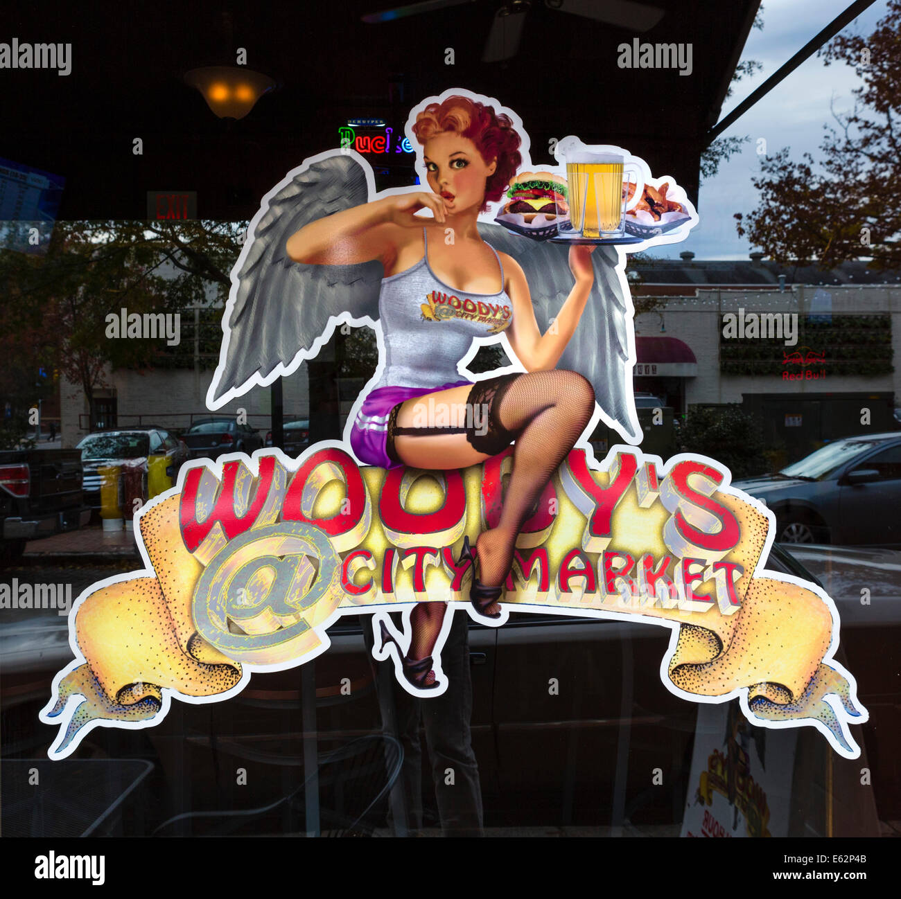Melden Sie sich auf das Fenster des Woody's Restaurant im Stadtteil City Market, Raleigh, North Carolina, USA Stockfoto