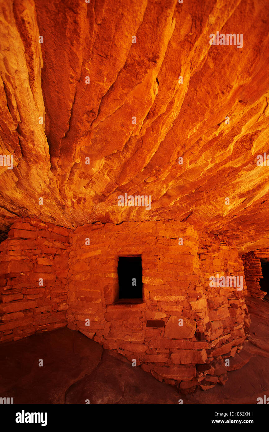 Haus in Brand Ruinen, Mule Canyon, Cedar Mesa, San Juan County, Utah, USA Stockfoto