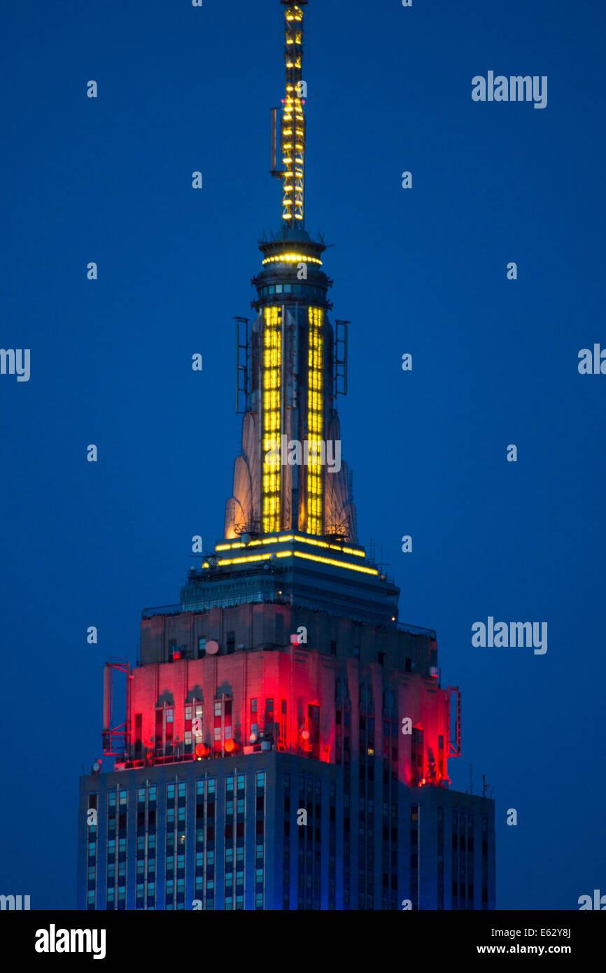 Manhattan, New York. Oben auf dem Empire State Building bei Nacht. Stockfoto