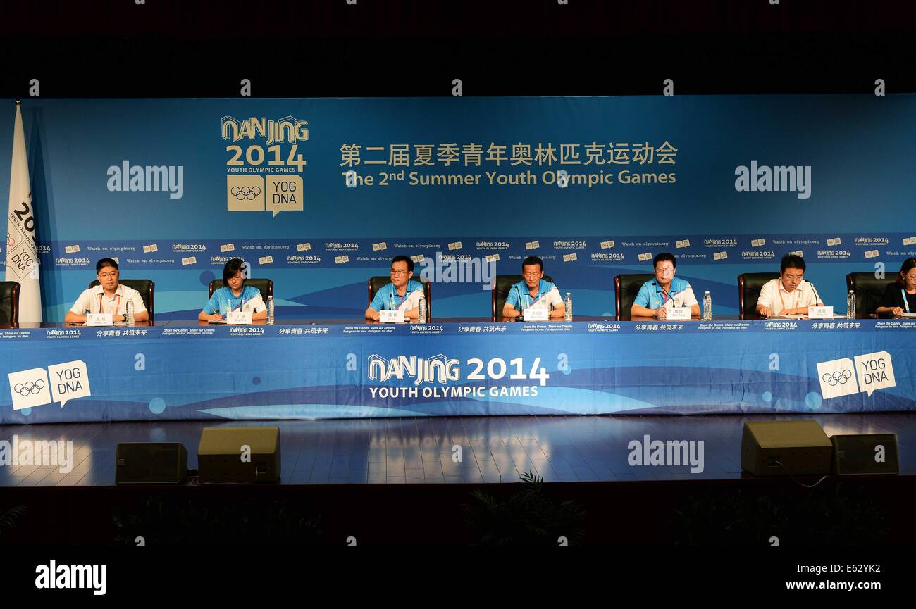 Nanjing. 13. August 2014. Die Pressekonferenz der grünen YOG und nachhaltige Entwicklung von Nanjing ist statt in Nanjing, am 13. Aug. 2014.The Konferenz stellt die Praxis des "grünen und nachhaltigen" Konzepts der Nanjing im Ort Bau-und CO2-Transport, etc. © Tao Xiyi/Xinhua/Alamy Live News Stockfoto