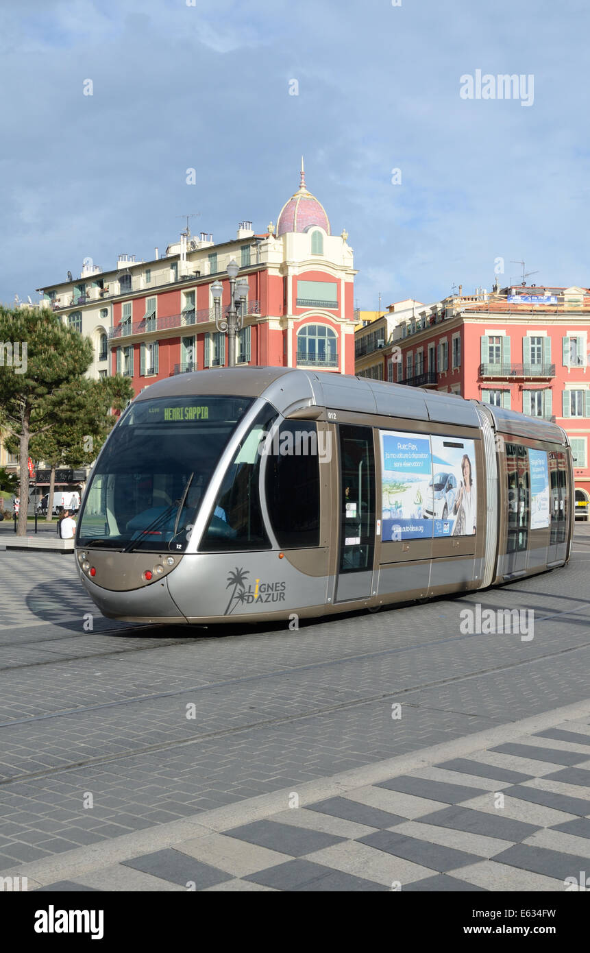 Straßenbahn oder Straßenbahn am Place Massena Nizza Alpes-Maritimes Frankreich Stockfoto