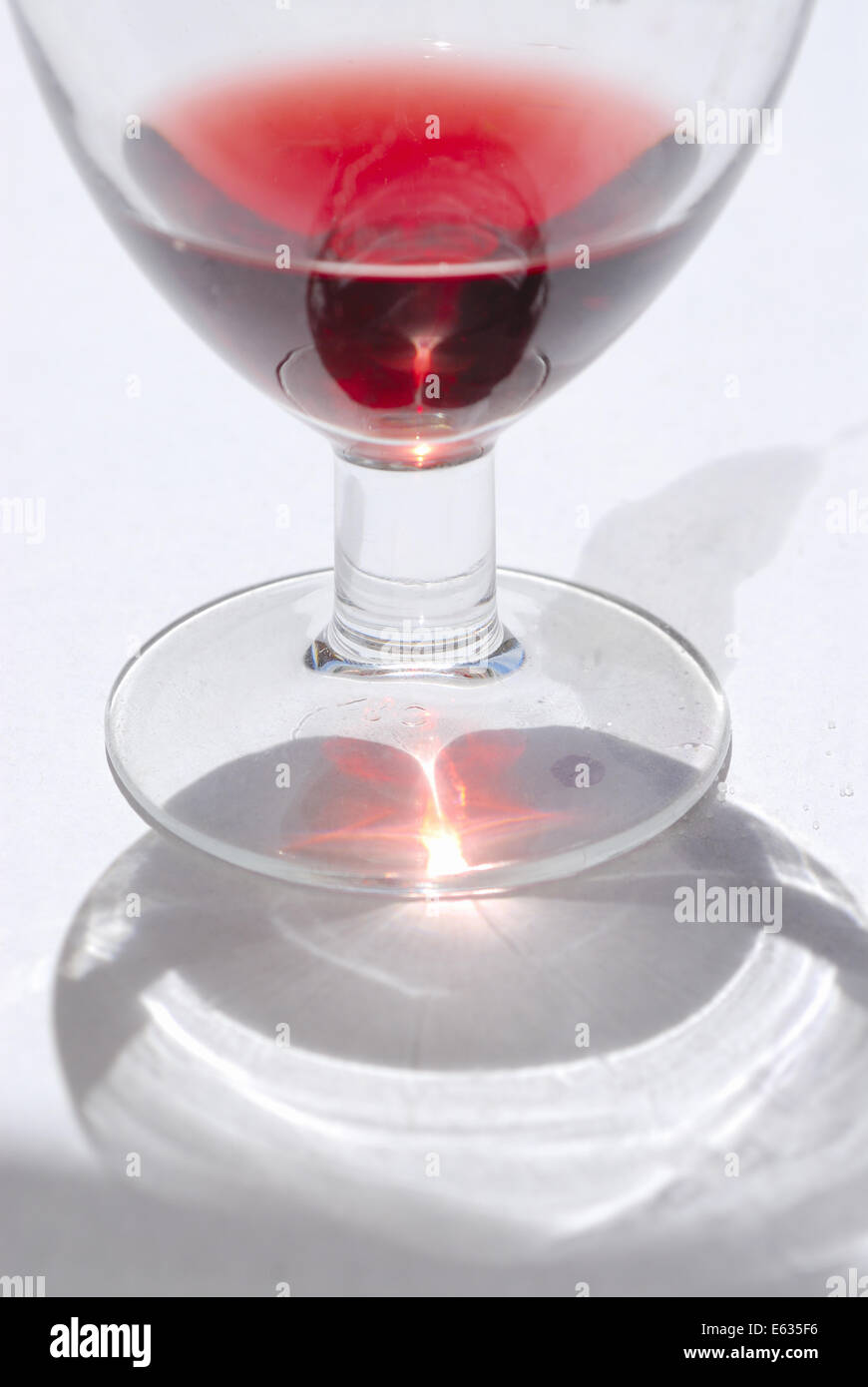 Sangria (rote Wein Punch) in Glas, Spanien Stockfoto