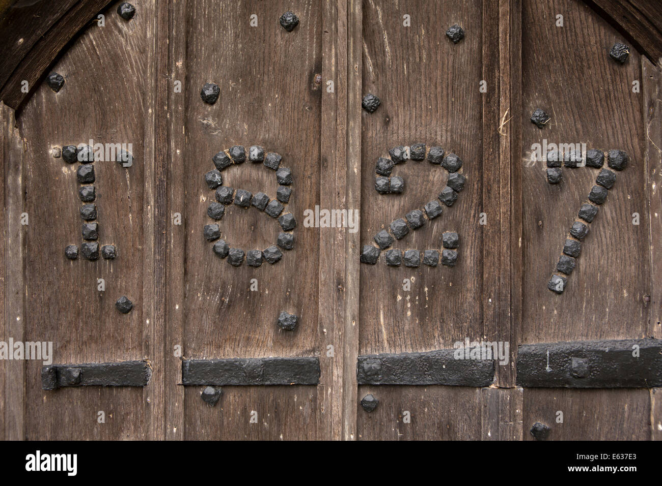 UK England, Dorset, Hazelbury Bryan, Droop, Church of St Mary und St James Datum 1827 in Stollen an Tür Stockfoto