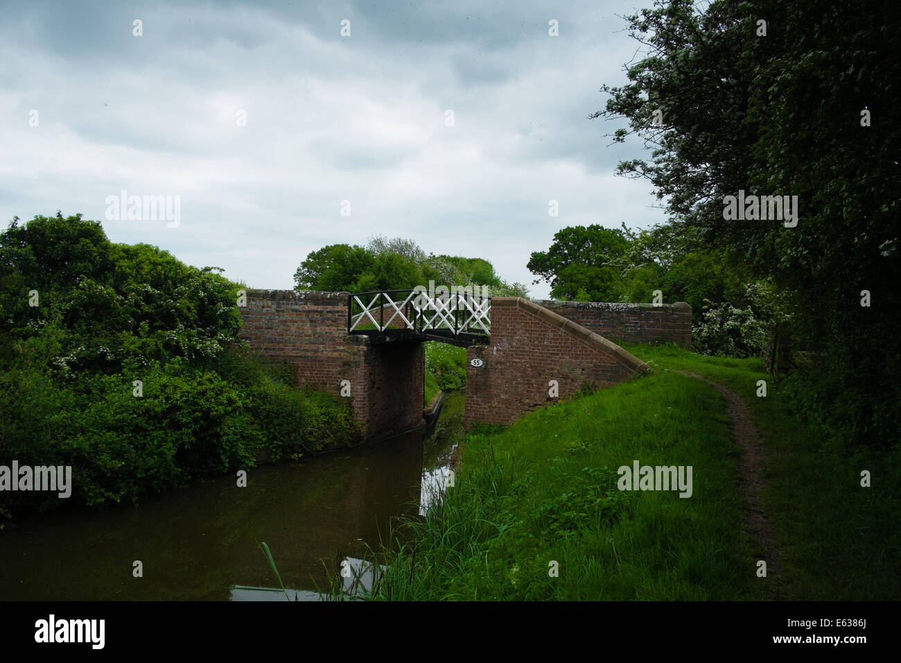 geteilte Brücke keine 55 Stratford-upon-Avon-Kanal Stockfoto