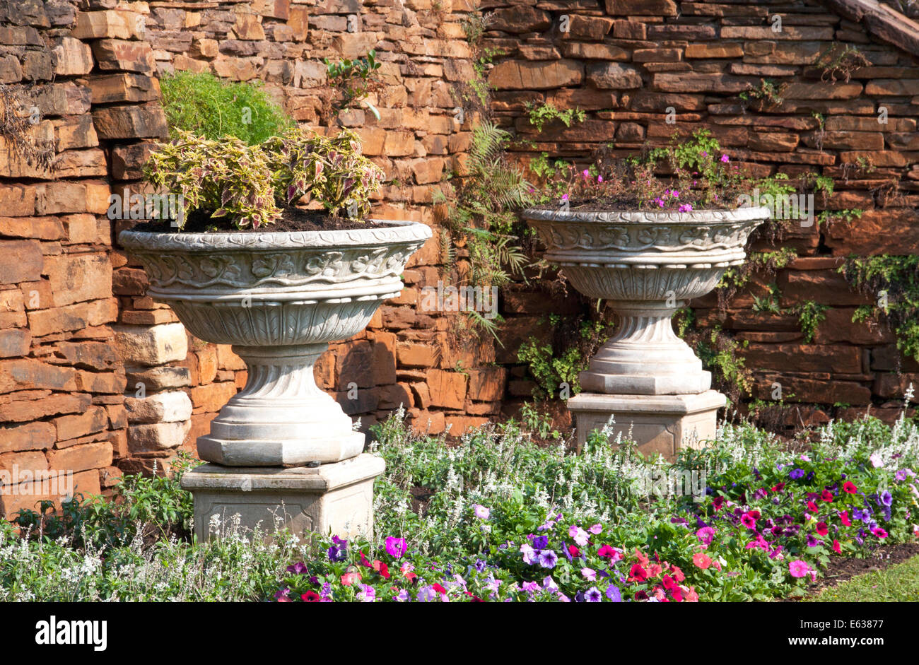 Urne Blumentopf Stockfotos und bilder Kaufen Alamy
