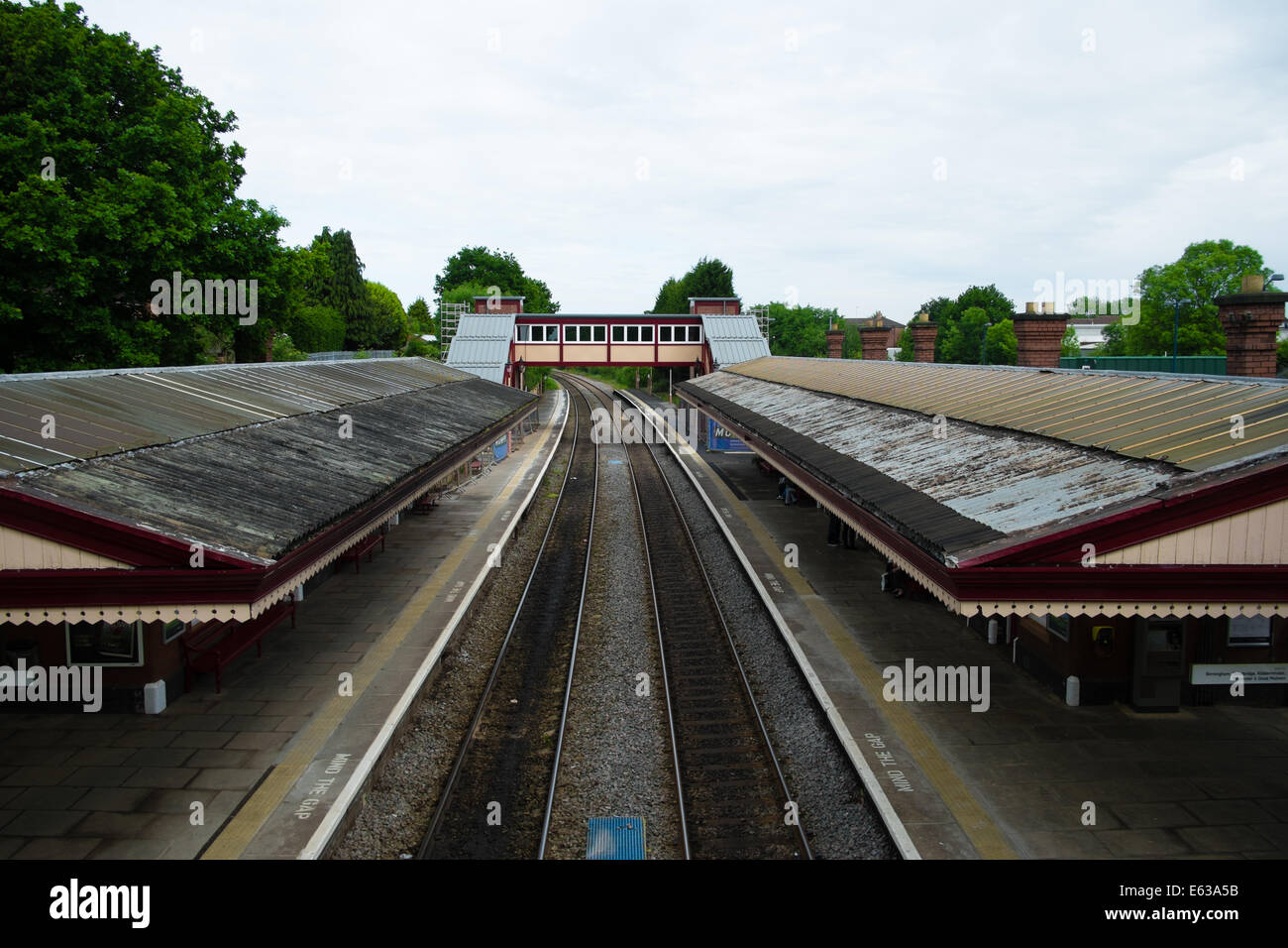 Shirley Bahnhof Baldachin und Steg Stockfoto