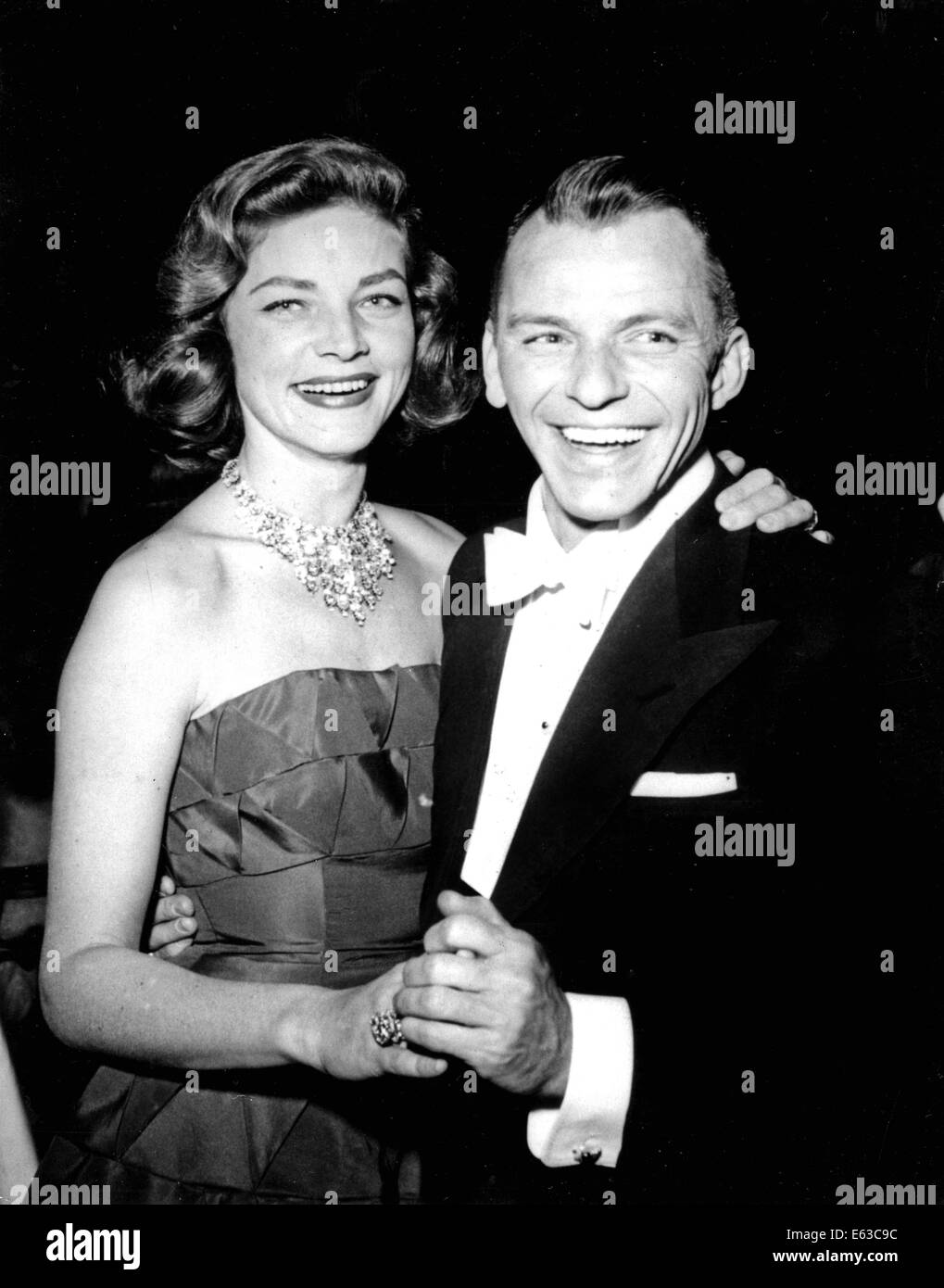 UNS. 13. August 2014. Datei-PIX: LAUREN BACALL (Sept. 16, 1924 - 12. August 2014) geboren Betty Joan Perske, war eine US-amerikanische Film- und Theaterschauspielerin und Modell, bekannt für ihre unverwechselbaren rauchigen Stimme und schwül sieht. Sie tauchte erstmals als Hauptdarstellerin in der Humphrey Bogart-Film-Noir-Filme von 1940, sowie komödiantische Rollen in "Wie einen Millionär zu heiraten" (1953) und "Gestaltung Frau" (1957). Bacall habe auch Broadway-Musicals, gewann Tony Awards für "Applaus" im Jahr 1970 und "Woman of the Year" im Jahr 1981. Bildnachweis: ZUMA Press, Inc./Alamy Live-Nachrichten Stockfoto