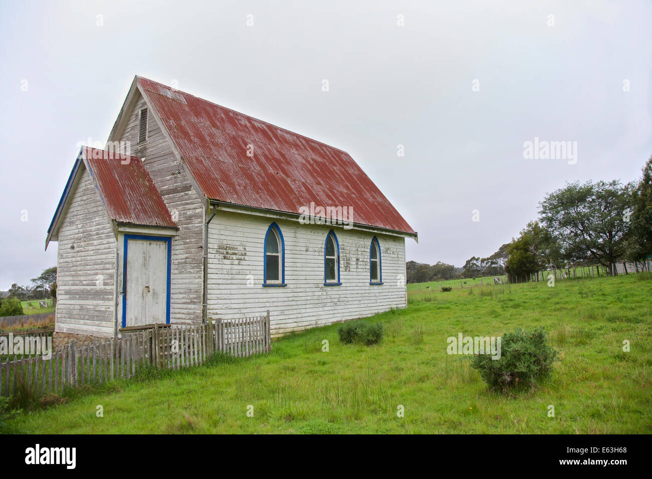 Alten verwitterten Kirche in einer ländlichen Gegend in Neuseeland Stockfoto