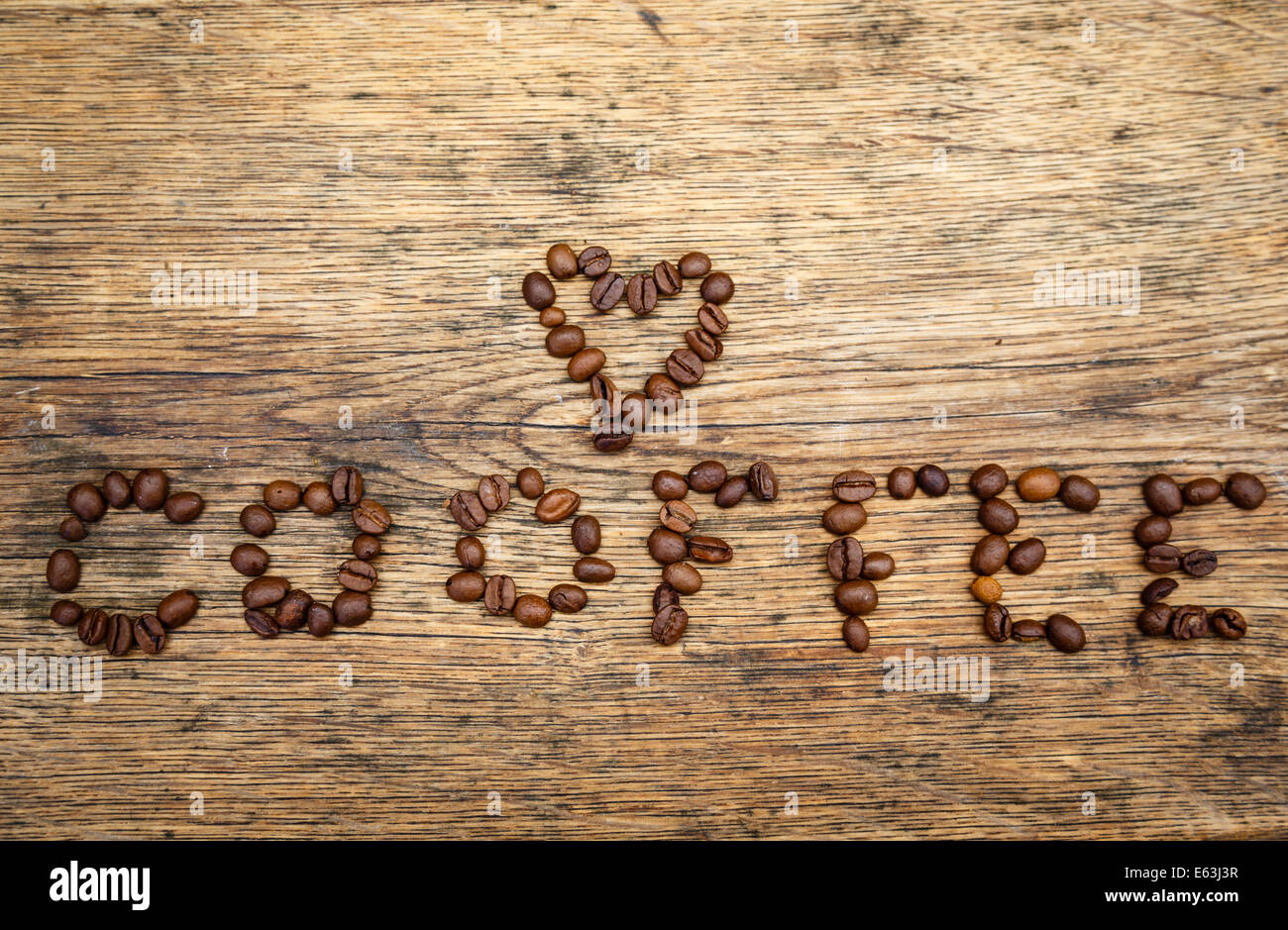 Liebe Kaffee Schilder aus Kaffeebohnen Stockfoto