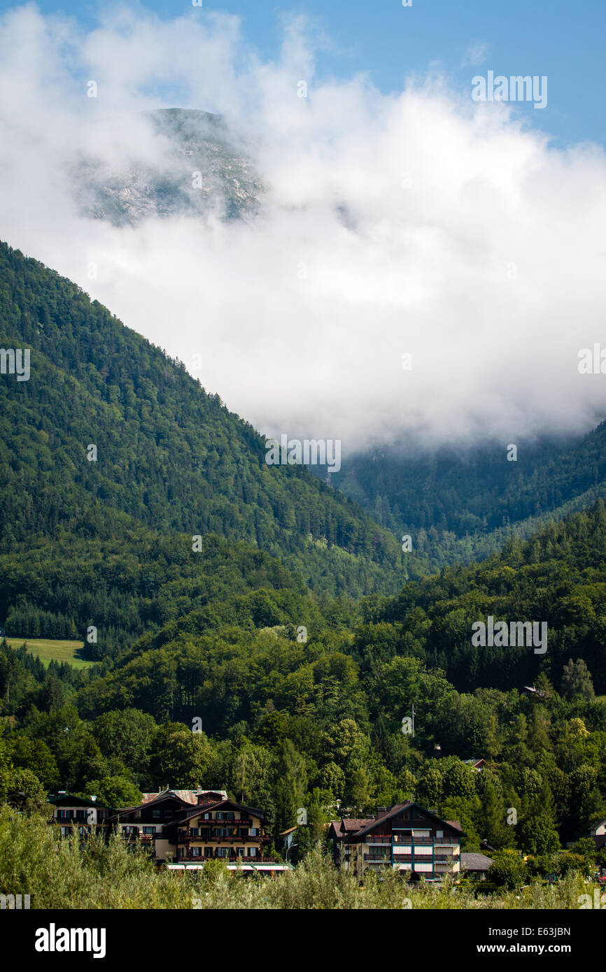 Ferienhäuser am Wolfgangsee See im europäischen Alpenraum in Österreich Stockfoto