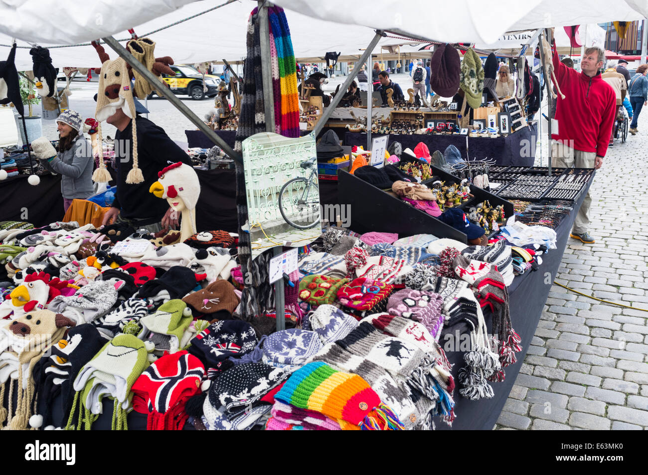 Touristischen Markt am Vagsallmenningen Platz, Bergen, Norwegen Stockfoto