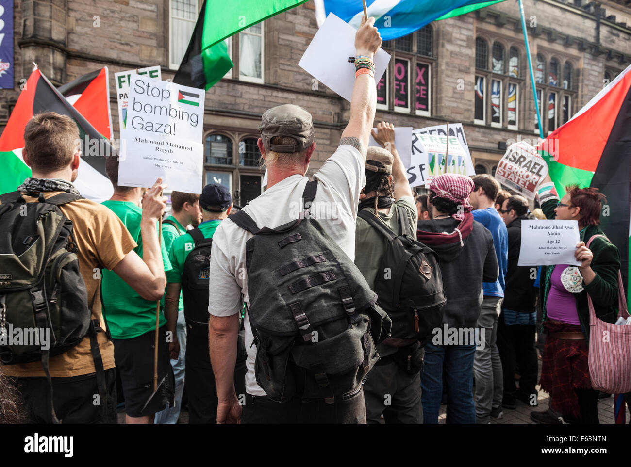 Anti-Israel / Stop Bombing Gaza Protest in Bristo Square Edinburgh Fringe geschlossene show "The City" von einer israelischen Firma. Stockfoto