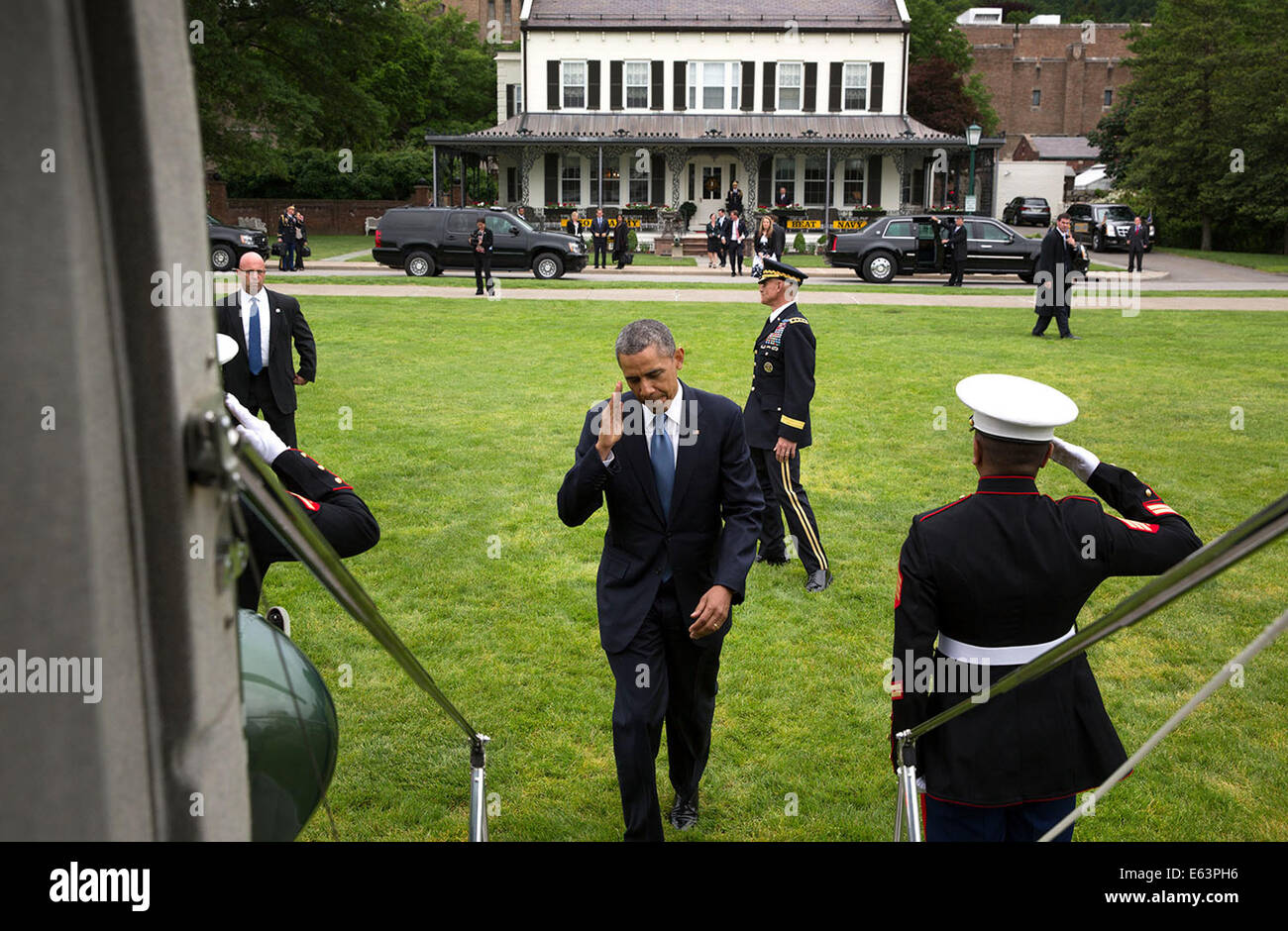 Präsident Barack Obama begrüßt wie He Boards Marine One nach dem Besuch der United States Military Academy in West Point Aufnahme in West Point, New York, 28. Mai 2014. Stockfoto