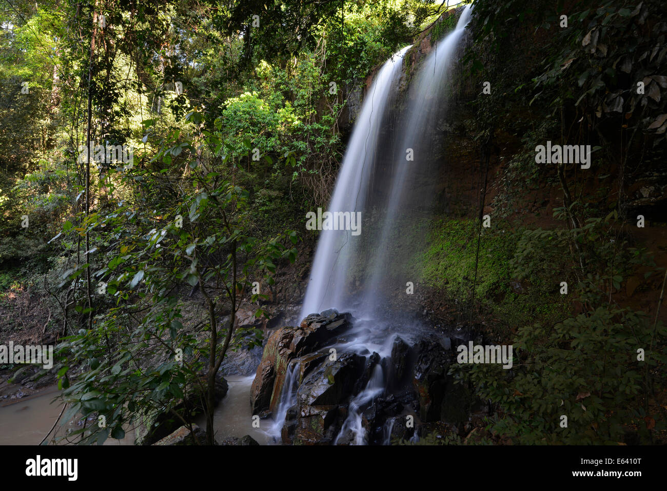 Cha Ong Wasserfall, 18 m, in den Dschungel, Banlung, Provinz Ratanakiri, Kambodscha Stockfoto