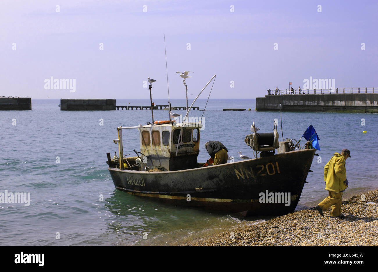 Angelboot/Fischerboot in Hastings, England am Morgen Flut zurück Stockfoto