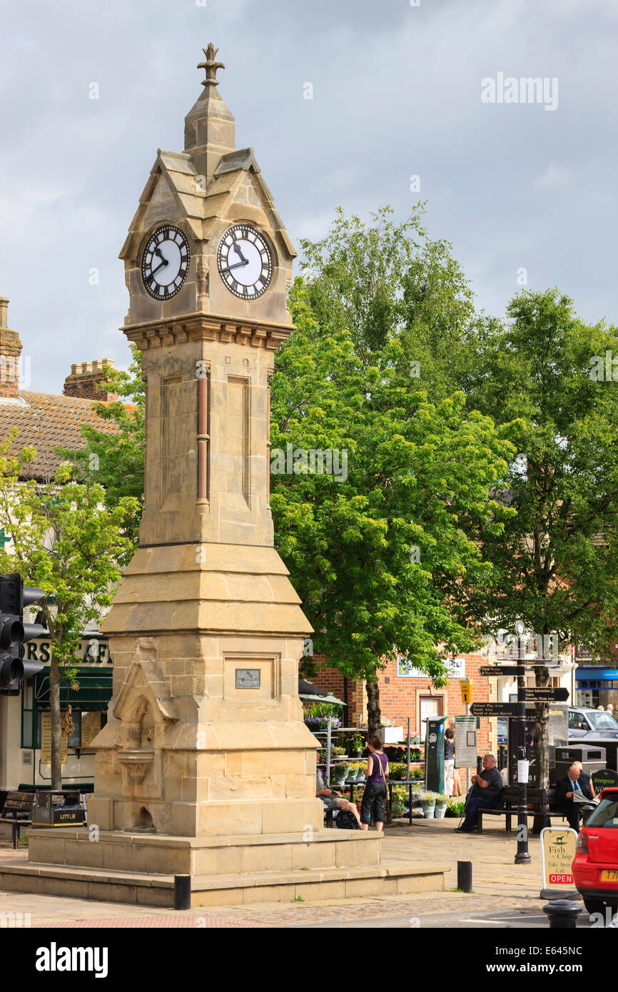 Die Stadt Uhr Marktplatz Thirsk Hambleton North Yorkshire England Stockfoto
