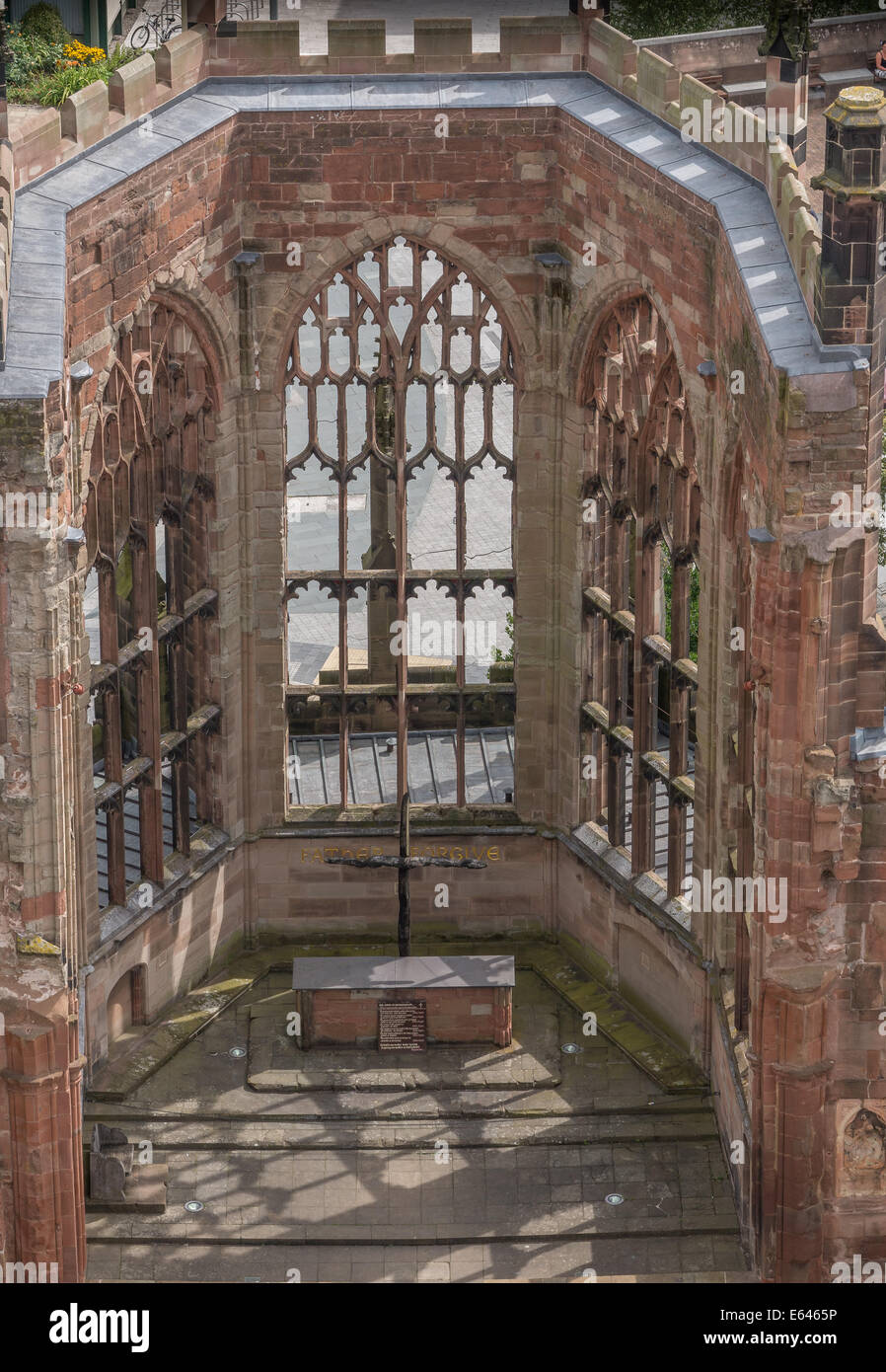 Ostende der ehemaligen Coventry Kathedrale die durch deutsche Flugzeuge im zweiten Weltkrieg bombardiert wurde. Stockfoto