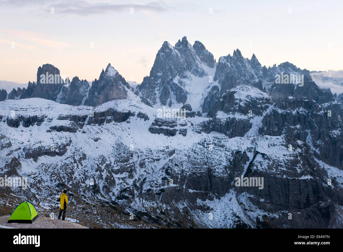 Italien Italia Trentino-Alto Adige South Tyrol Bozen Viertel Alta Pustertal Hochpustertal Dolomiti di Sesto Naturpark Mann Stockfoto