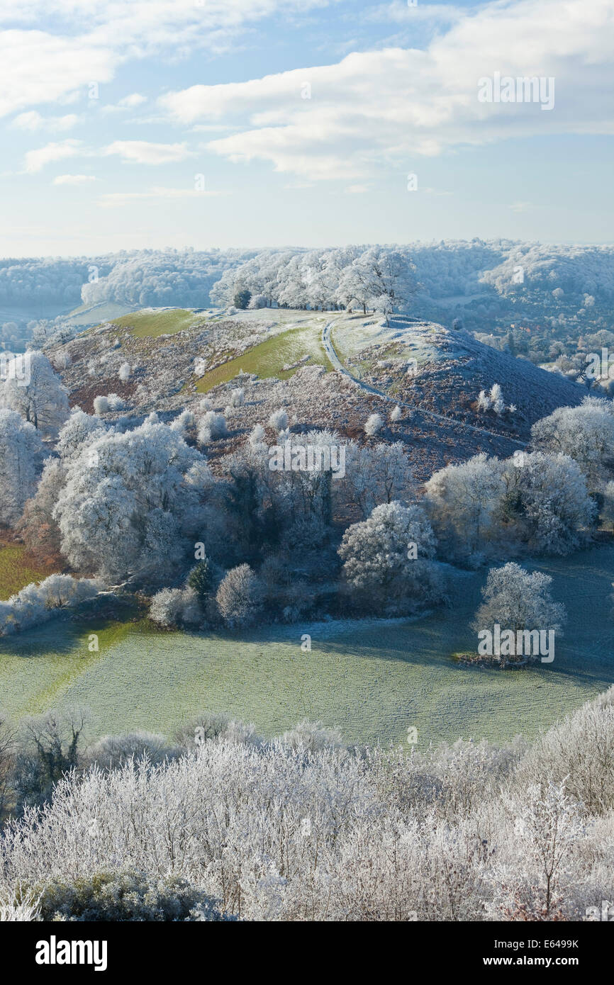 EINE ANSICHT GLOUCESTERSHIRE UK ULEY BEGRABEN MIT DOWNHAM HILL BEKANNTEN LOKAL ALS POCKEN HILL WEGEN EINST ALS ISOLATION Stockfoto