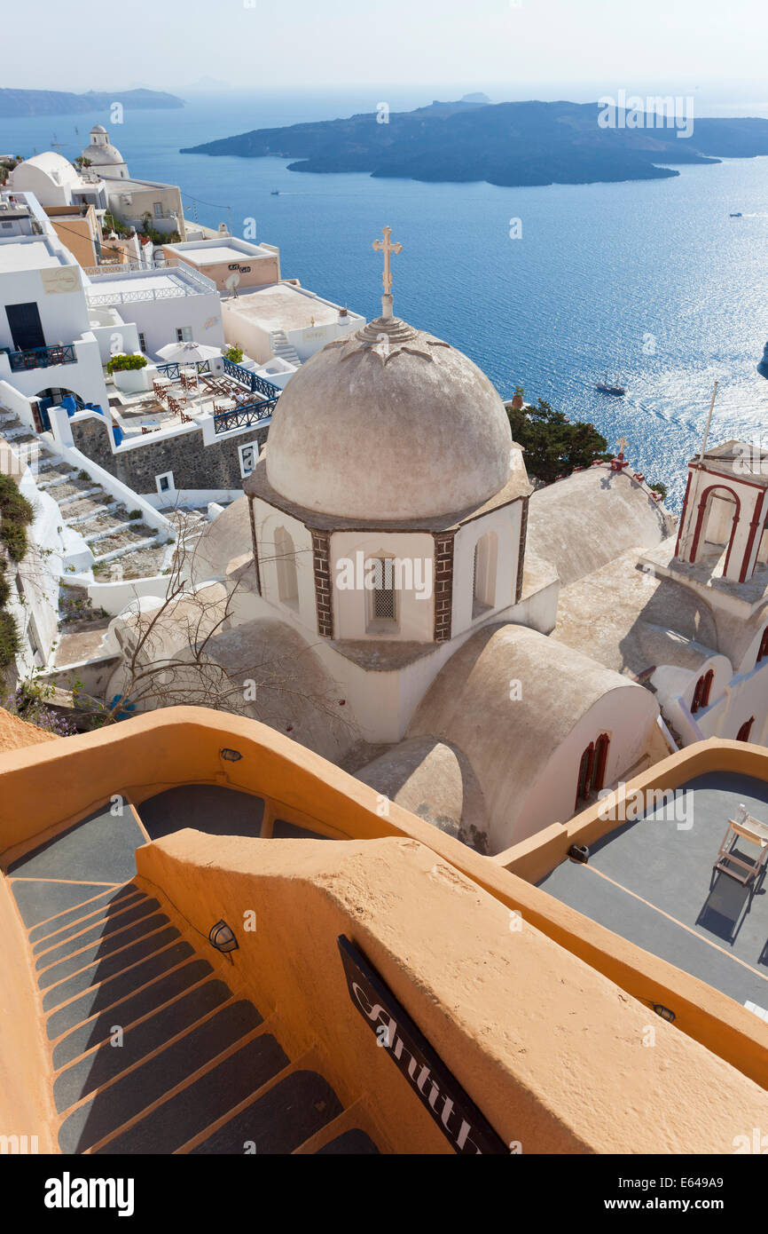 Stadt Kirche & Fira bei Sonnenuntergang, Fira, Santorini (Thira), Kykladen, Griechenland Stockfoto