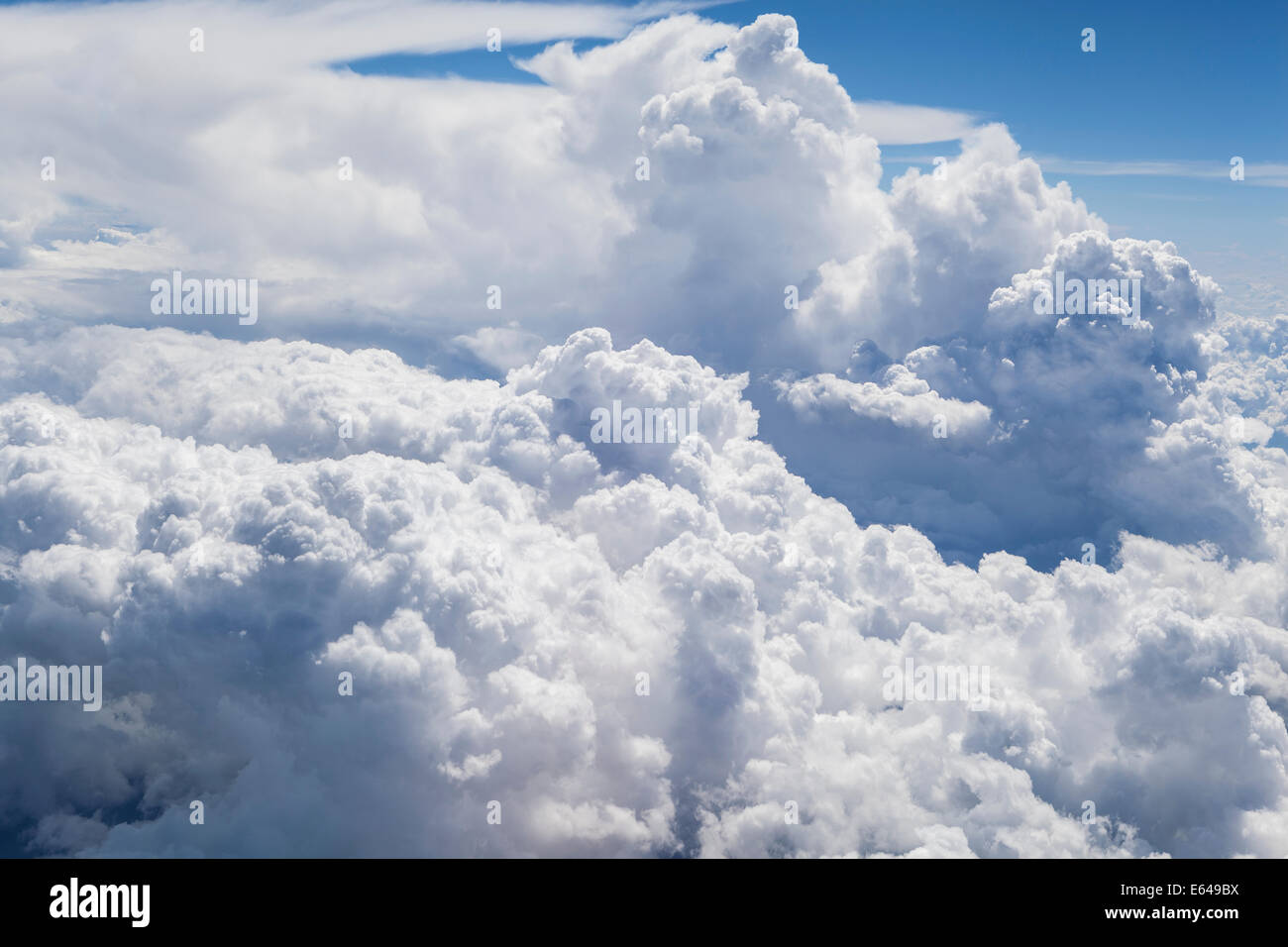 Wolkenbildung von oben fotografiert Stockfoto