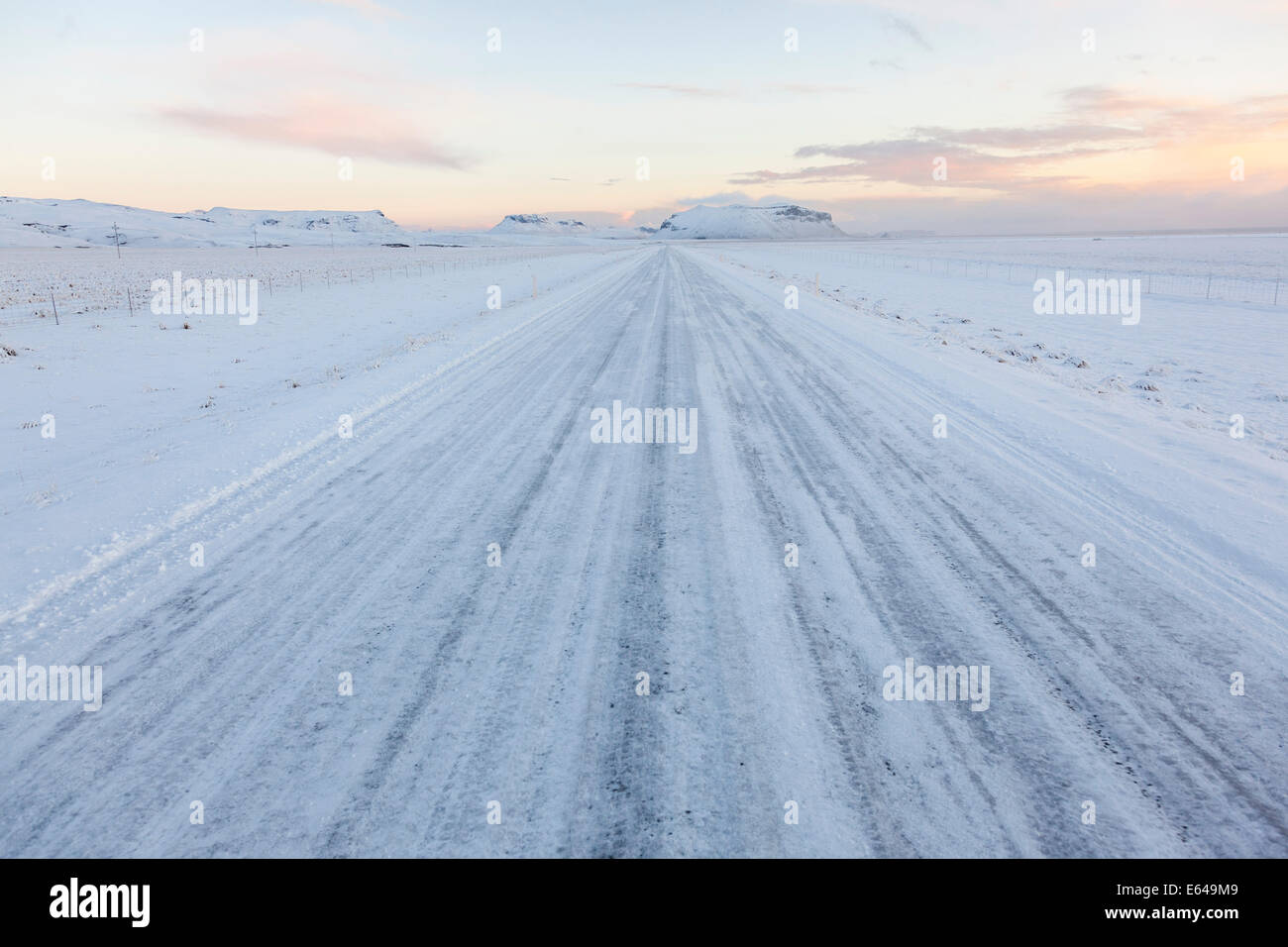 Winterdienst mit Schnee, Südisland Stockfoto