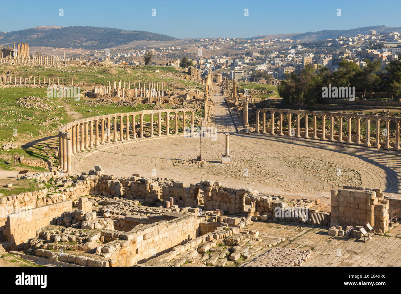 Oval-Plaza am römischen Ruinen von Jerash, Jerash, Jordanien Stockfoto