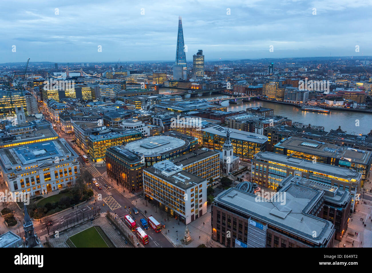 Blick über den Fluss Themse & Shard, London, UK Stockfoto