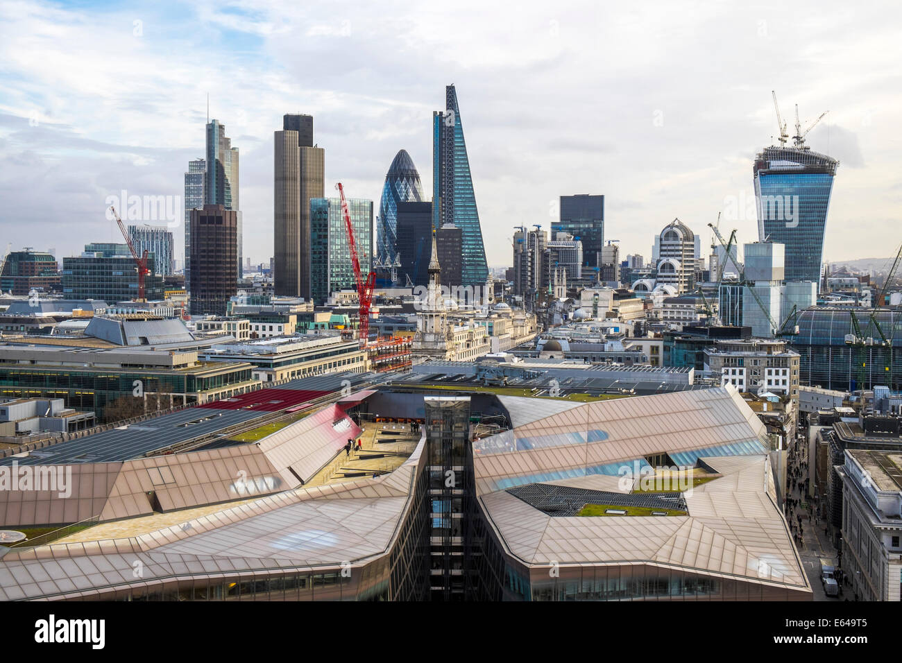 Mit Blick auf The Gherkin, Walkie Talkie Gebäude und Financial District, London, UK Stockfoto