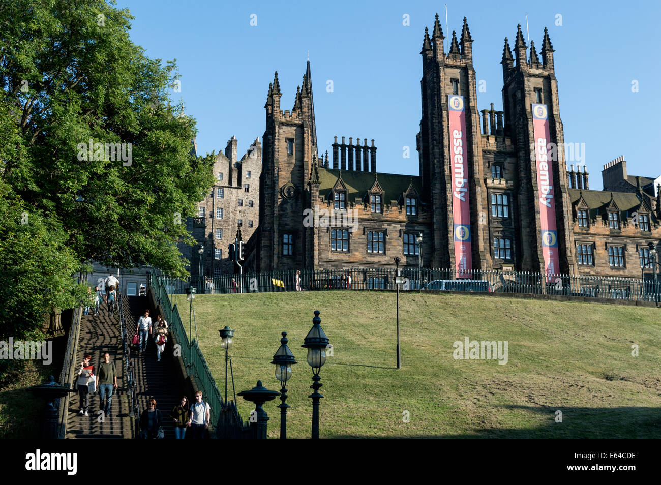 Der Hügel-Edinburgh. Playfair-Schritte und die Kirche von Schottland Montagehallen Stockfoto