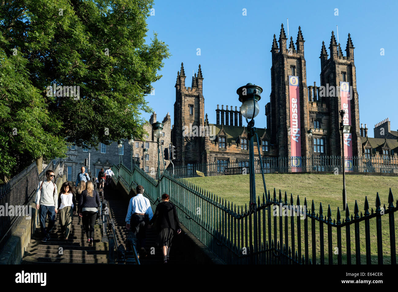 Der Hügel-Edinburgh. Playfair-Schritte und die Kirche von Schottland Montagehallen Stockfoto