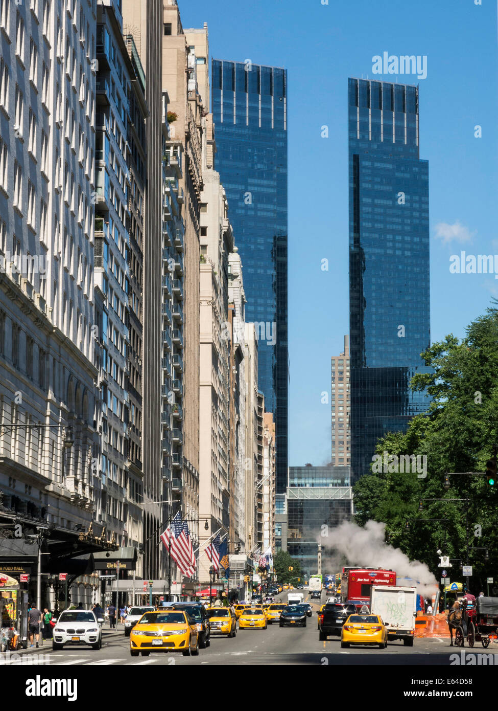 59. Straße Verkehr mit Time Warner Center, New York, USA Stockfoto