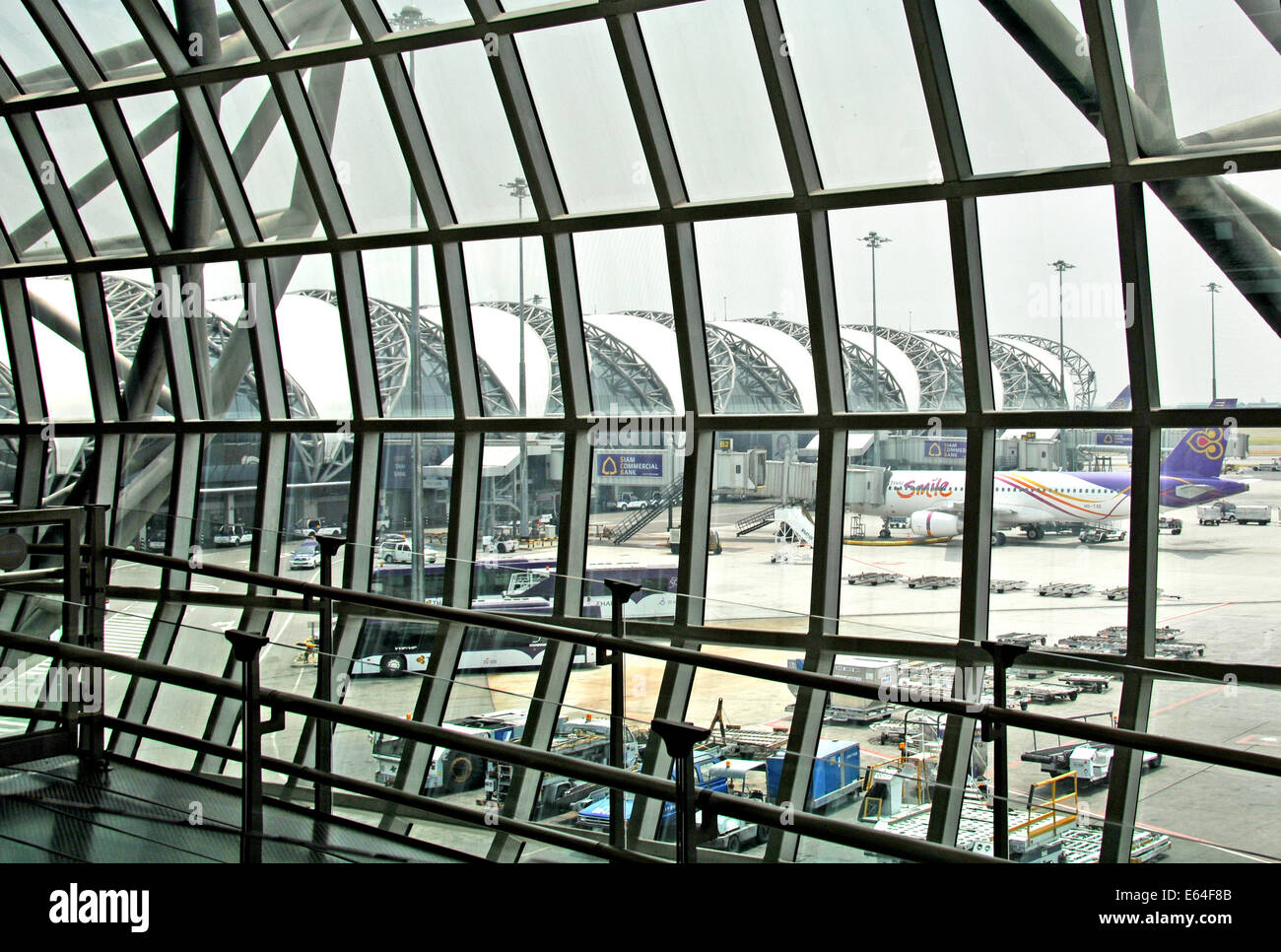 Departure hall suvarnabhumi airport bangkok Fotos und Bildmaterial in