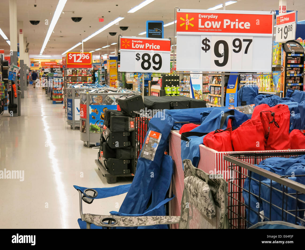 Lagerplätze von Specials, Walmart Rabatt Kaufhaus, USA Stockfoto