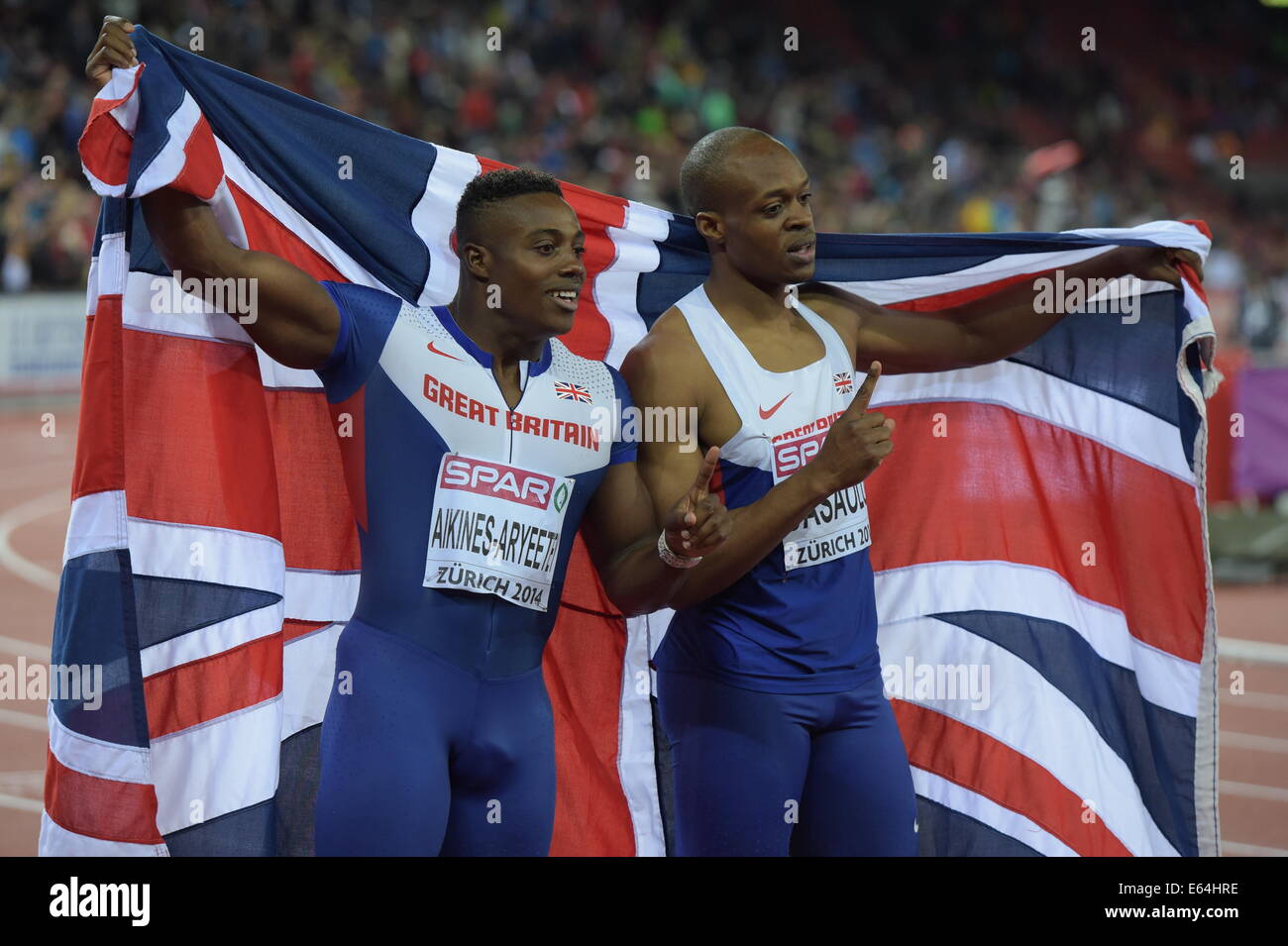 Zürich, Schweiz. 13. August 2014. Gewinner James Dasaolu aus Großbritannien, rechts, Posen mit Dritten platzierte Harry Aikines-Aryeetey aus Großbritannien, verließ, nachdem die Männer 100m Finale bei den Europäischen Leichtathletik Weltmeisterschaften 2014 im Letzigrund Stadion in Zürich, Schweiz, 13. August 2014. Bildnachweis: Aktion Plus Sport/Alamy Live-Nachrichten Stockfoto