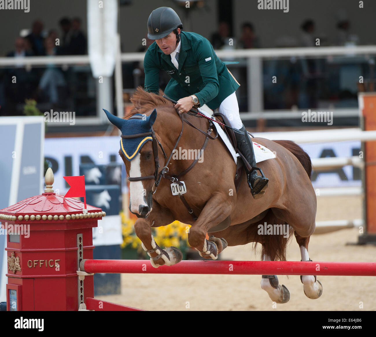 London, UK. 14. August 2014.  Der Longines Global Champions Tour von London. Conor Swail Martha Louise in Aktion während des CSI5 * Maybourne Cup Reiten. Bildnachweis: Stephen Bartholomäus/Alamy Live-Nachrichten Stockfoto