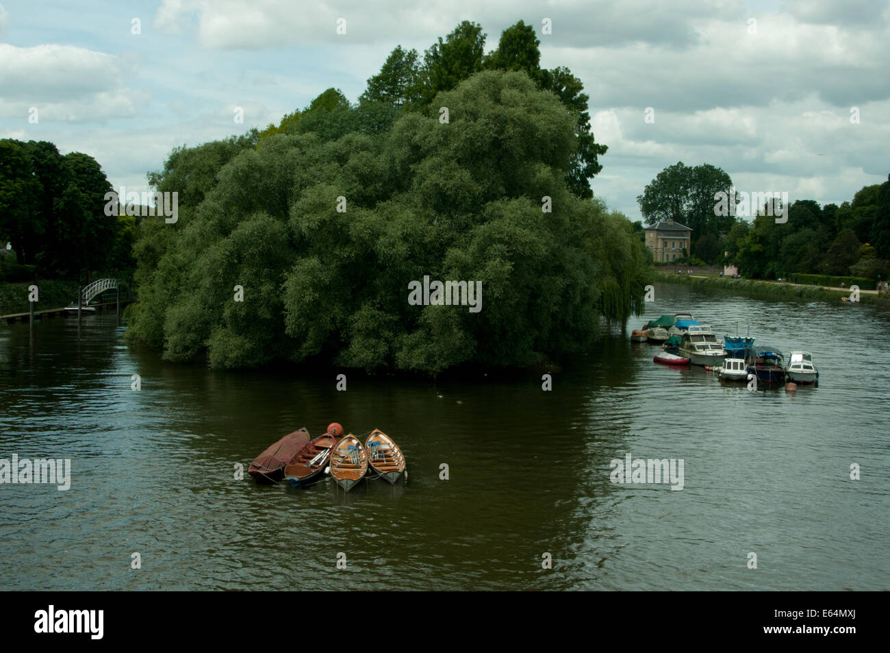 Boote auf dem Fluss bei Richmond Upon Thames Stockfoto