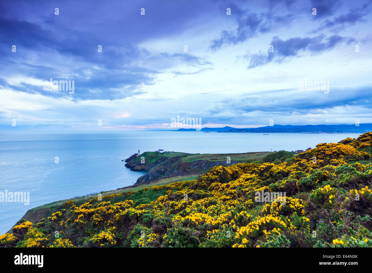 Baily Lighthouse ist ein Leuchtturm auf dem südöstlichen Teil von Howth Head in Dublin, Irland. Stockfoto