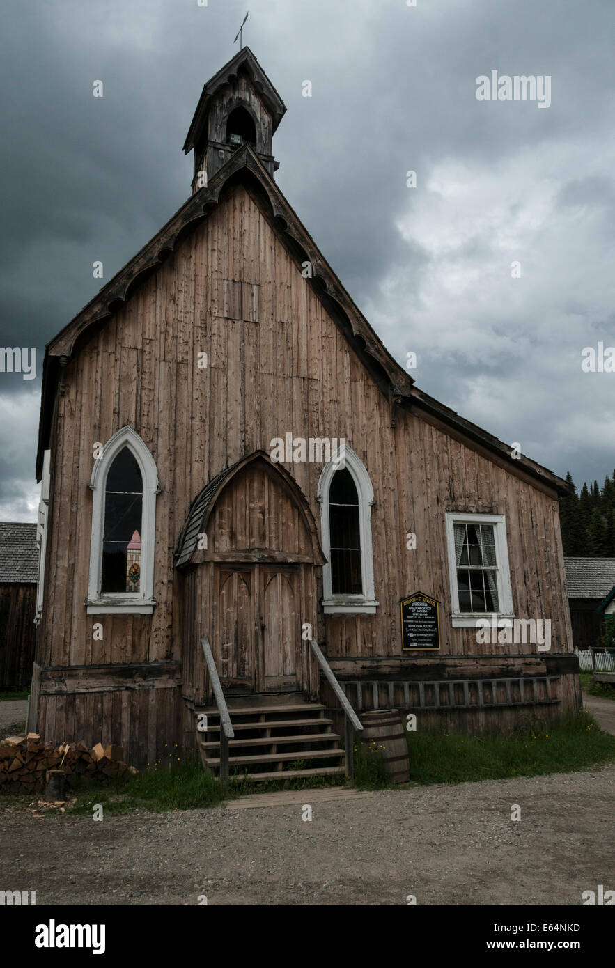 St. Saviour anglikanische Kirche, Hauptstraße in Barkerville, eine 1860er Goldgräberstadt in der Cariboo of British Columbia, Kanada. Stockfoto
