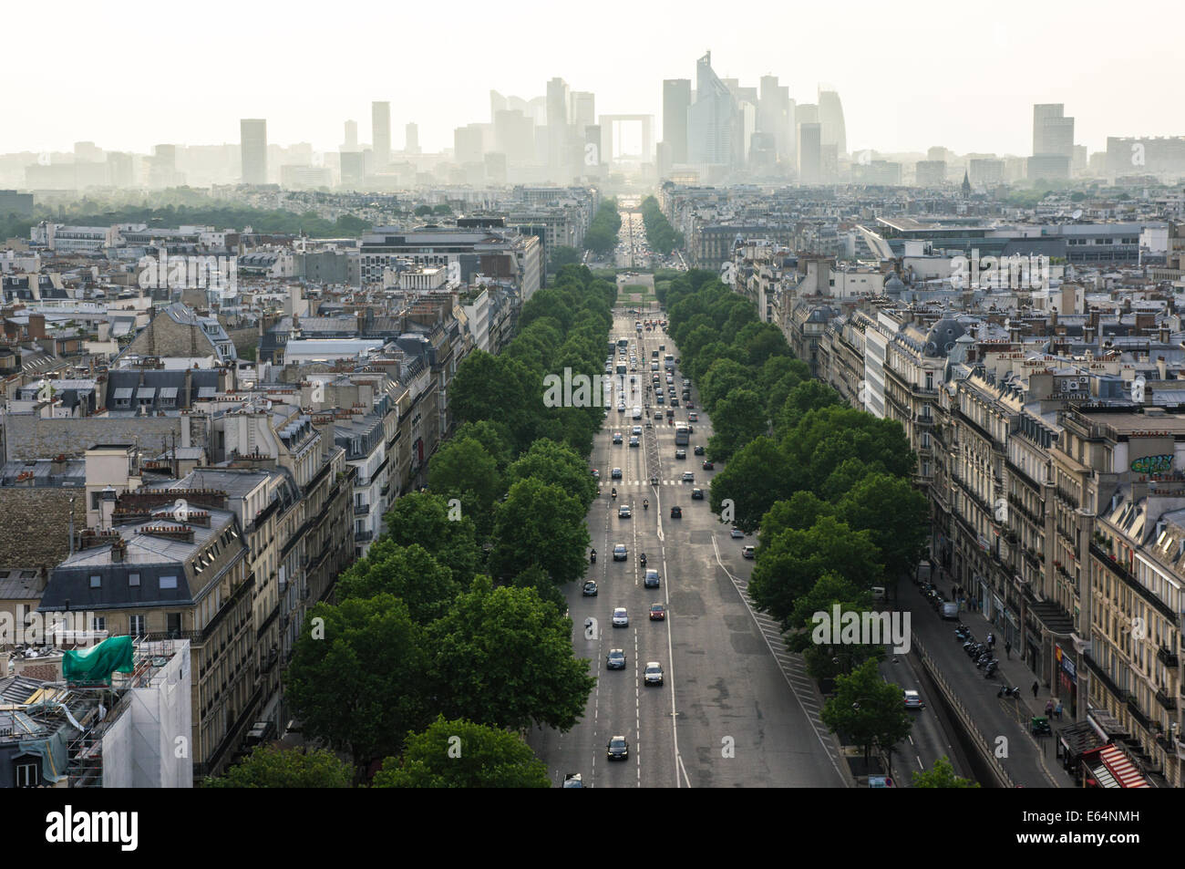 Blick vom Arc de Triomphe in Paris Geschäftsviertel La Défense, Frankreich Stockfoto