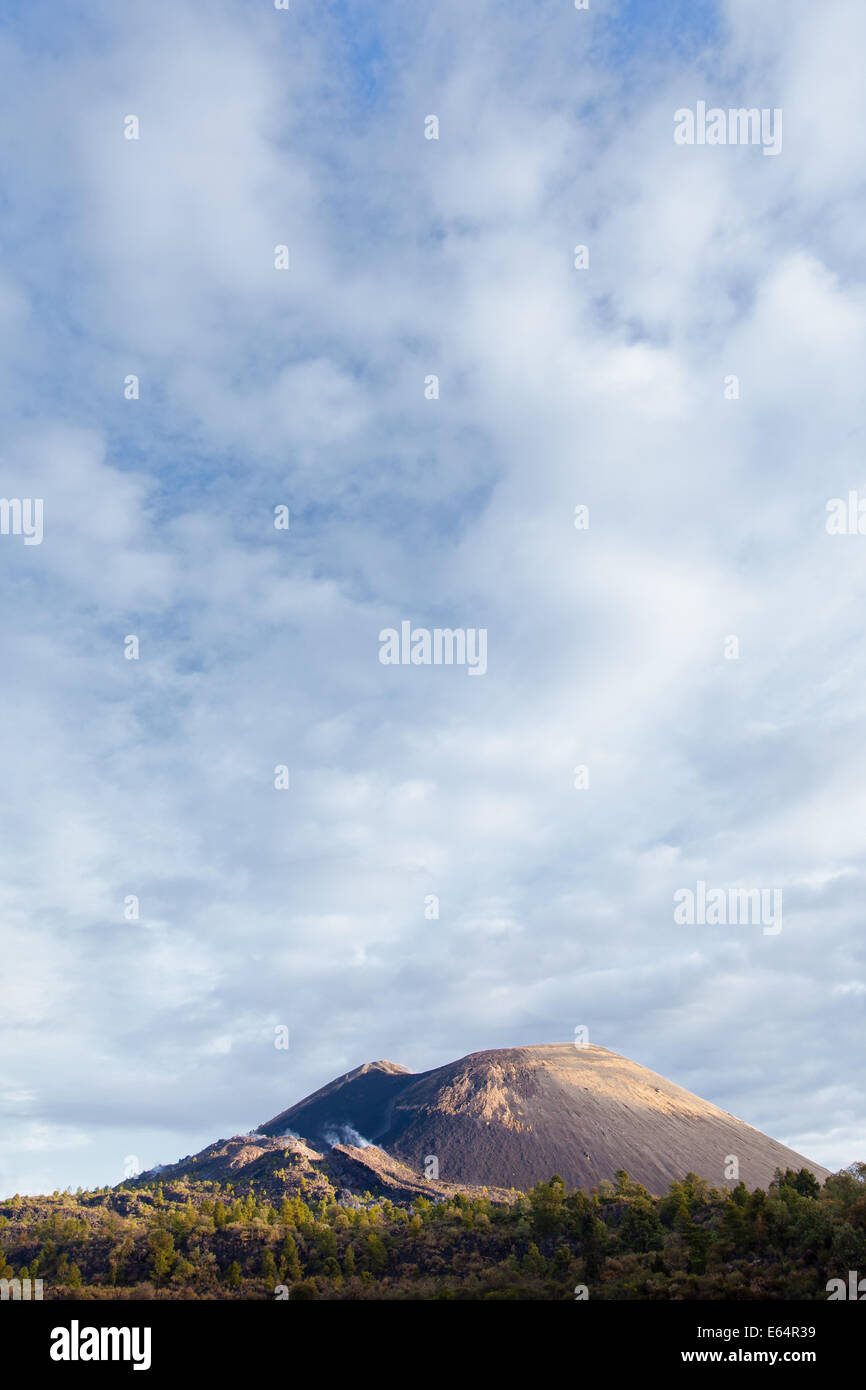 Der Vulkan Paricutín bei Sonnenaufgang in Michoacan, Mexiko. Stockfoto