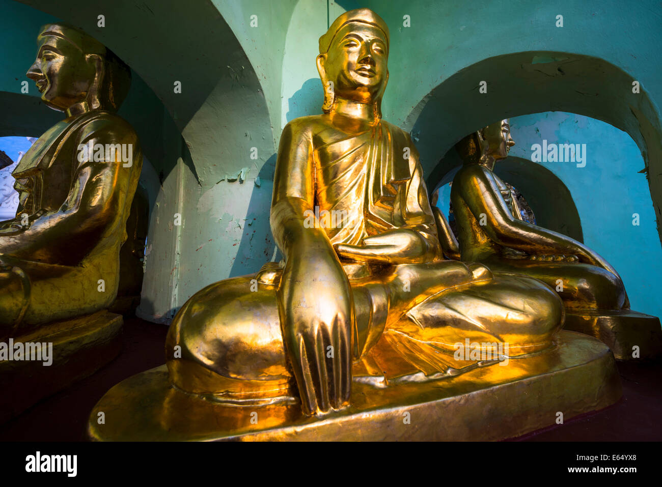 Sitzen, Buddha-Statue, Shwedagon-Pagode, Singuttara Hill, Yangon oder Rangun, Yangon Region, Myanmar Stockfoto