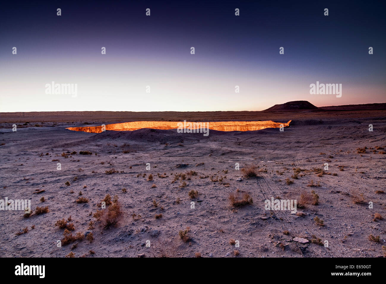 Feuer-Krater, Gas-Krater, "Tor zur Hölle" Darvaza Krater, Derweze oder Darvaza, Wüste Karakum, Provinz Daşoguz, Turkmenistan Stockfoto