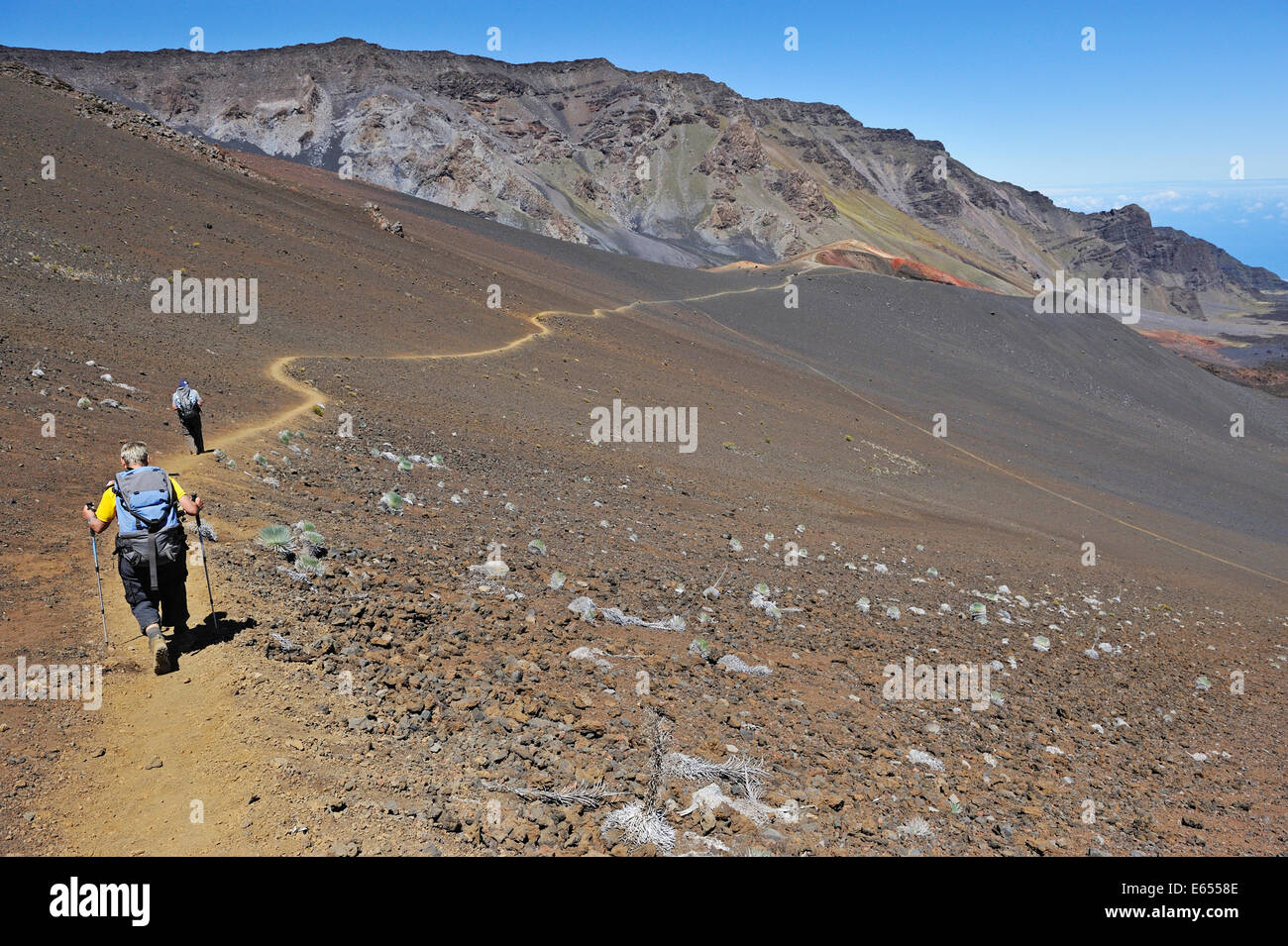 Hawaii-Landschaft - Wanderer im Nationalpark Haleakala Krater, Insel Maui Stockfoto