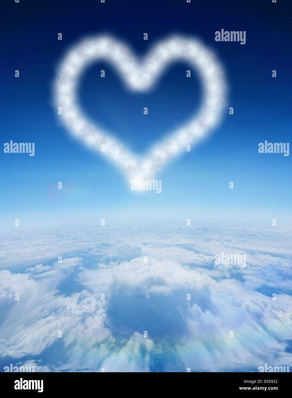Zusammengesetztes Bild der Wolke in Form von Herzen Stockfoto