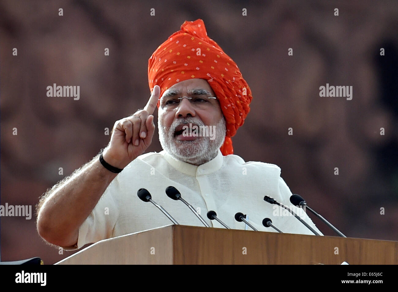 Neu-Delhi. 15. August 2014. Indische Premierminister Narendra Modi hält eine Rede an das Rote Fort, Kennzeichnung der 68. Unabhängigkeitstag in Neu-Delhi, Indien, 15. August 2014. Indische Premierminister Narendra Modi adressierte Freitag die Nation anlässlich der Unabhängigkeitstag, Einlegung einer Beschwerde in der Welt "zu kommen und hier herzustellen". Bildnachweis: Xinhua/Alamy Live-Nachrichten Stockfoto