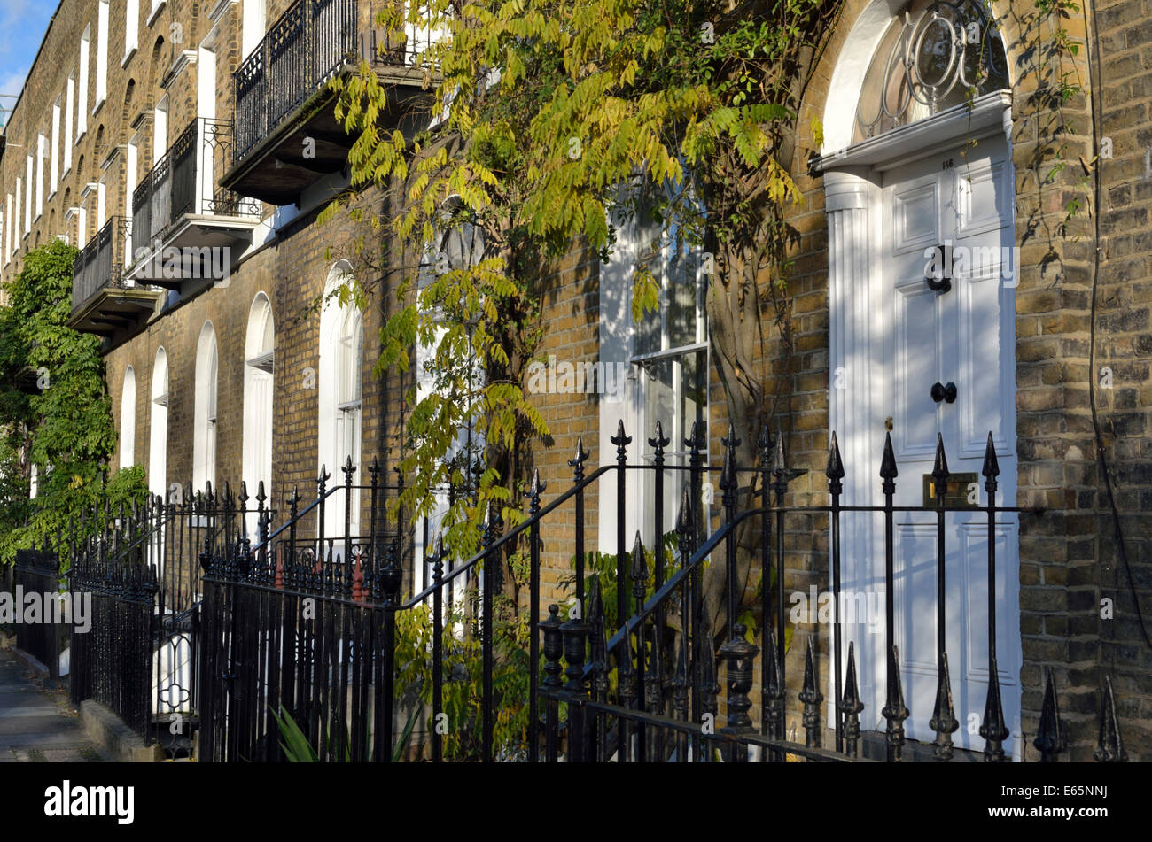 Georgische Terrasse in Islington N1, Barnsbury Road, London, UK. Stockfoto