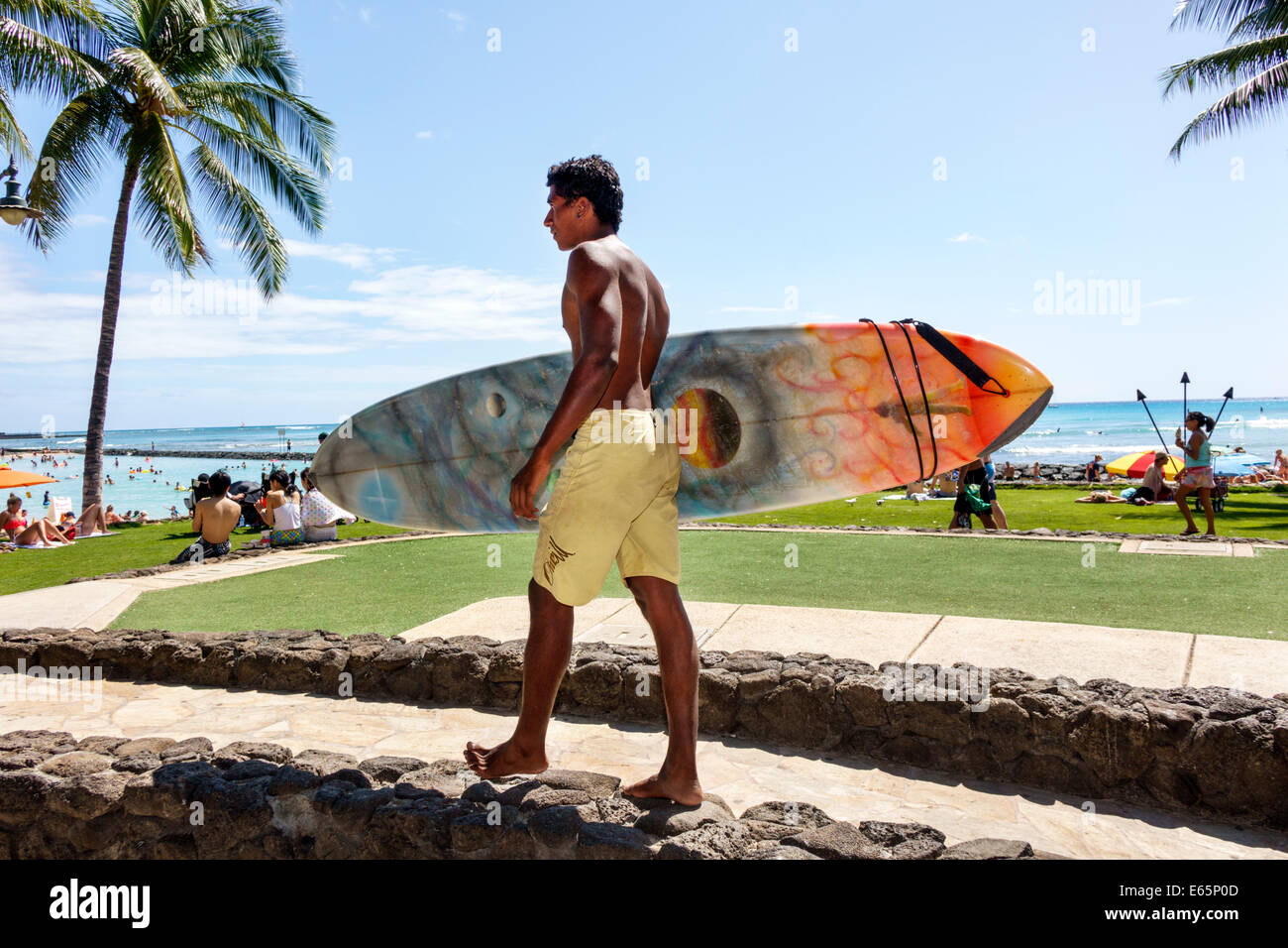Honolulu Hawaii, Oahu, Hawaiian, Waikiki Beach, Resort, Kuhio Beach State Park, Wasser im Pazifischen Ozean, Sonnenanbeter, Asiaten, ethnische Einwanderer mino Stockfoto